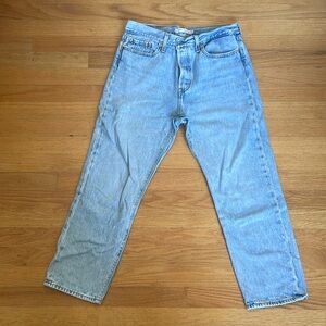 Levi wedgie straight leg jeans size 29, light wash